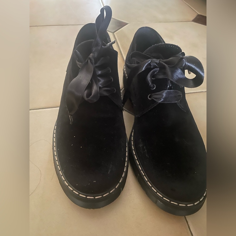 Velvet shoes
